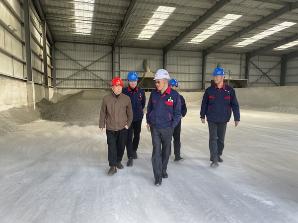 股份公司黨委委員、副總經(jīng)理劉道昆到建材公司調(diào)研