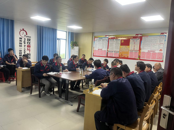 王伍升到建材研究室、建材公司調(diào)研